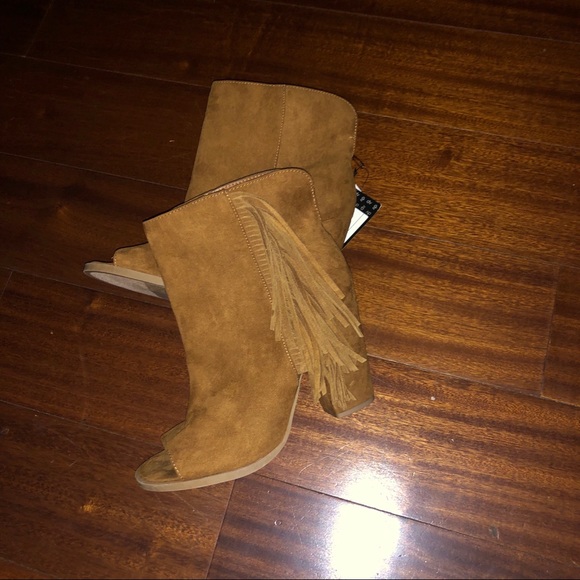 Moccasin Boots With fringes - Picture 2 of 5